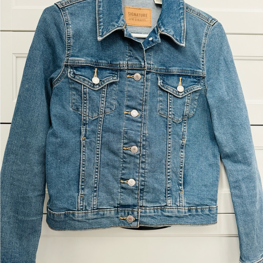 Signature by Levi Strauss Women's Classic Blue Jean Jacket